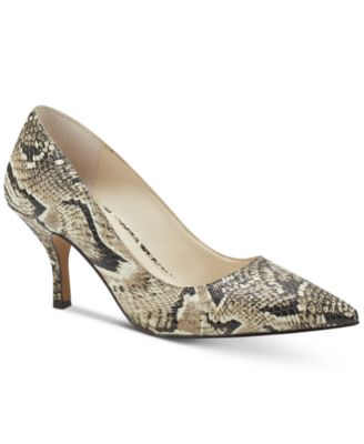 macys white pumps