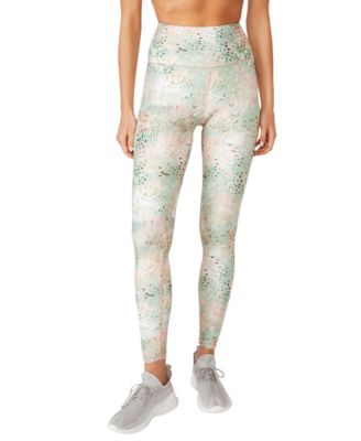 pretty women in yoga pants