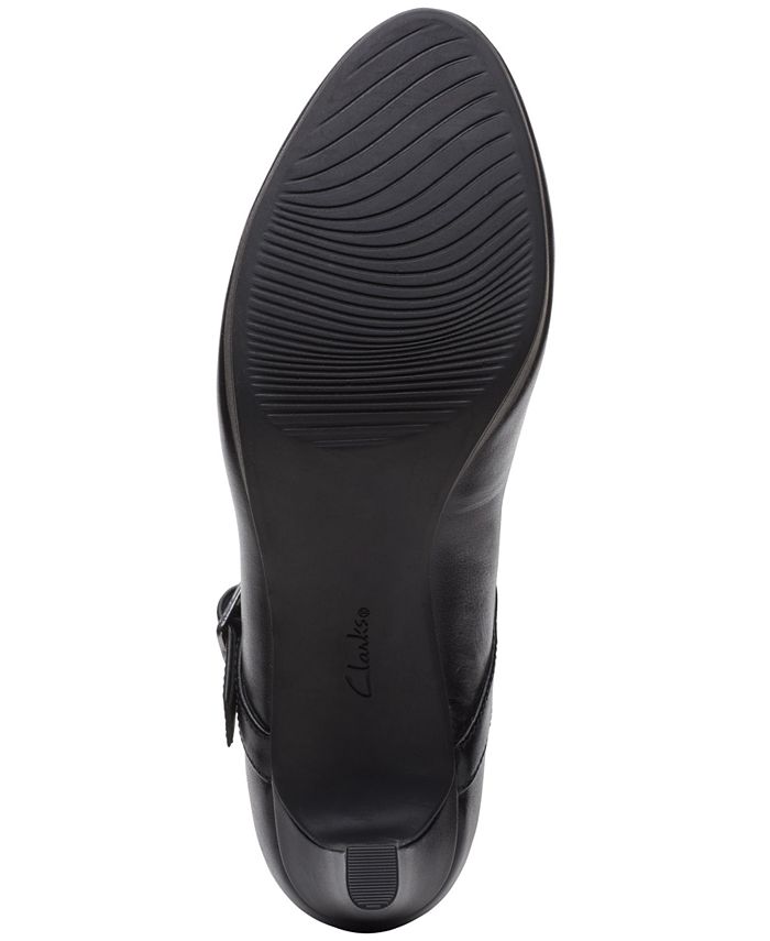 clarks women's ambyr shine pump