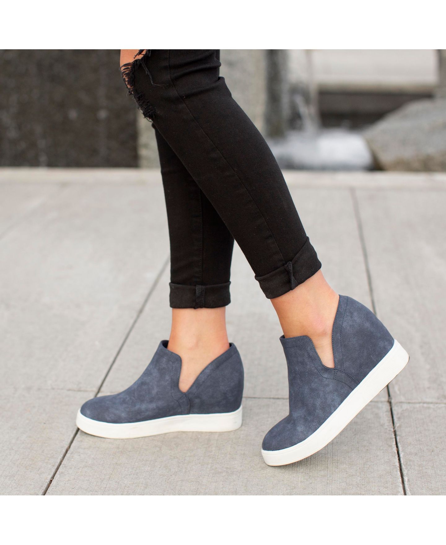 Женские кроссовки Journee Collection Cardi Platform Wedge, цвет: Синий — фото 6