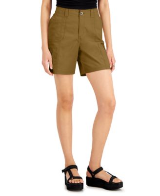 styling khaki shorts