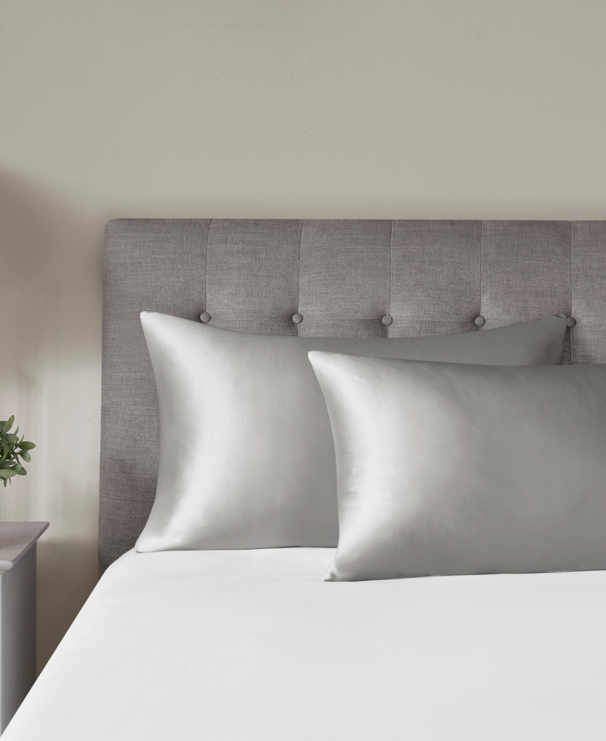 Madison Park 25-Momme Mulberry Silk Pillowcase