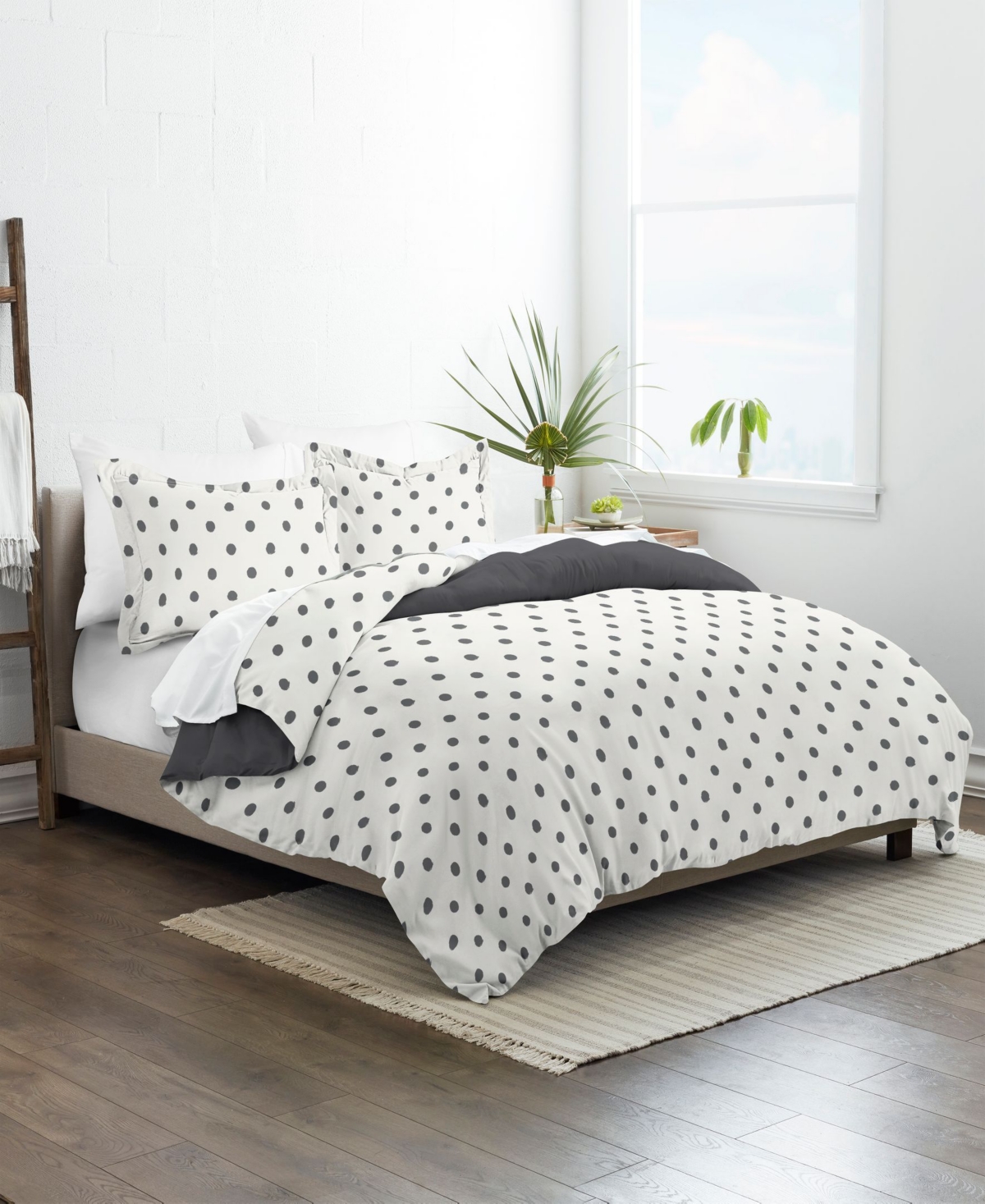 Ienjoy Home Home Collection Premium Ultra Soft 3 Piece Reversible Duvet Cover Set, Queen In Light Gray Polka Dot