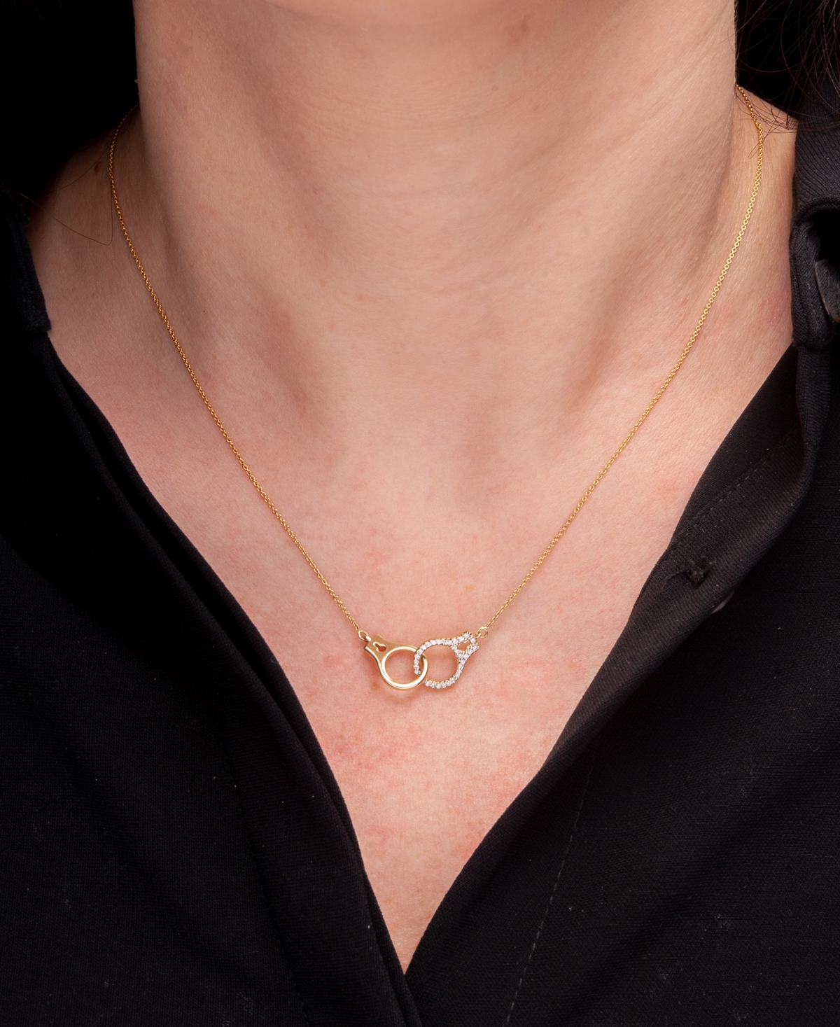 Wrapped Diamond Handcuff Statement Necklace (1/6 ct. t.w.) in 14k Gold, 18