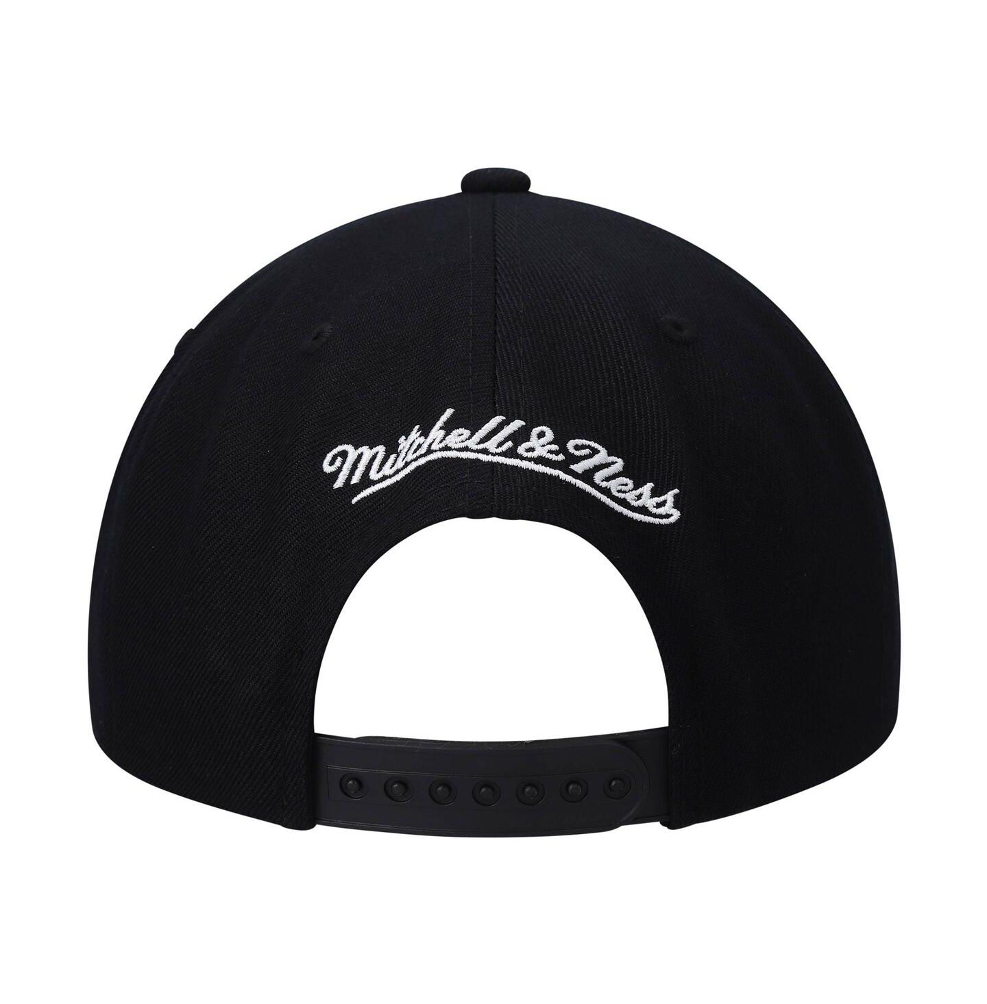Мужская кепка Mitchell & Ness Black Sacramento Kings Hardwood Classics Script 2.0 Snapback Hat — фото 2