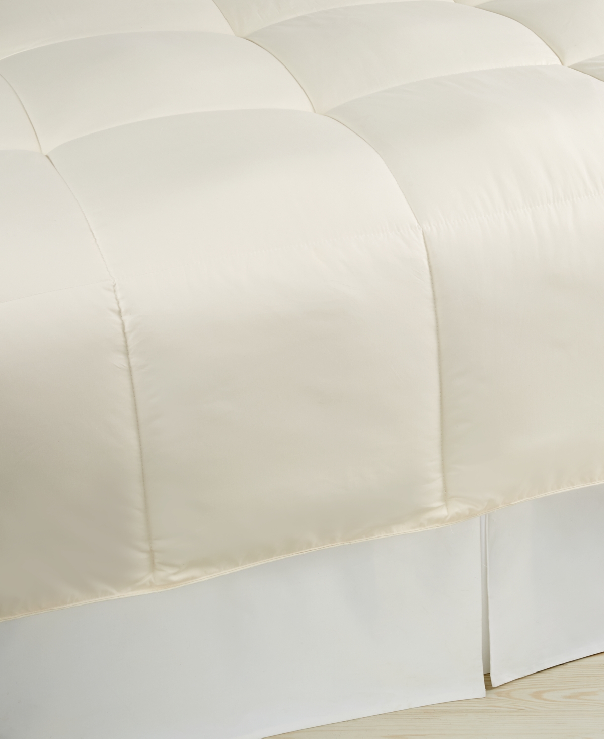 Royal Luxe Color Hypoallergenic Down Alternative Light Warmth Microfiber Comforter, Full/Queen, Exclusively at Macy's