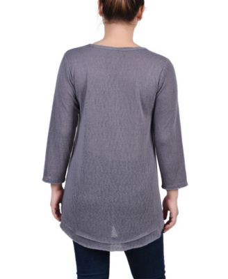 Petite 3/4 Sleeve V-neck Top