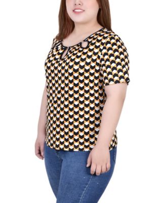 Plus Size Short Sleeve with Ring Details Top