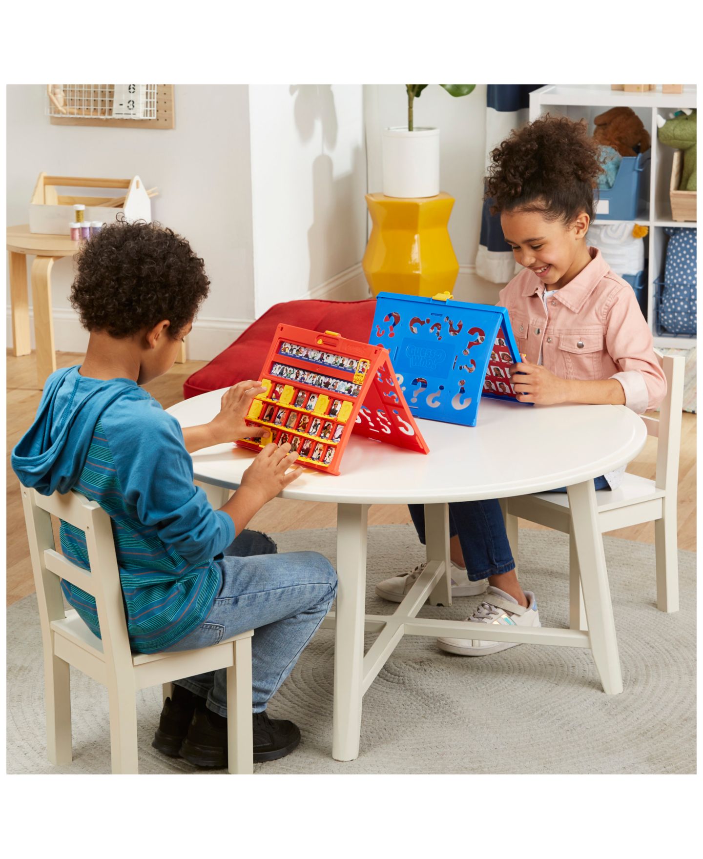 Детская настольная игра Hasbro Gaming Guess Who Classic 2-Player Board Game, Ages 6+ — фото 7