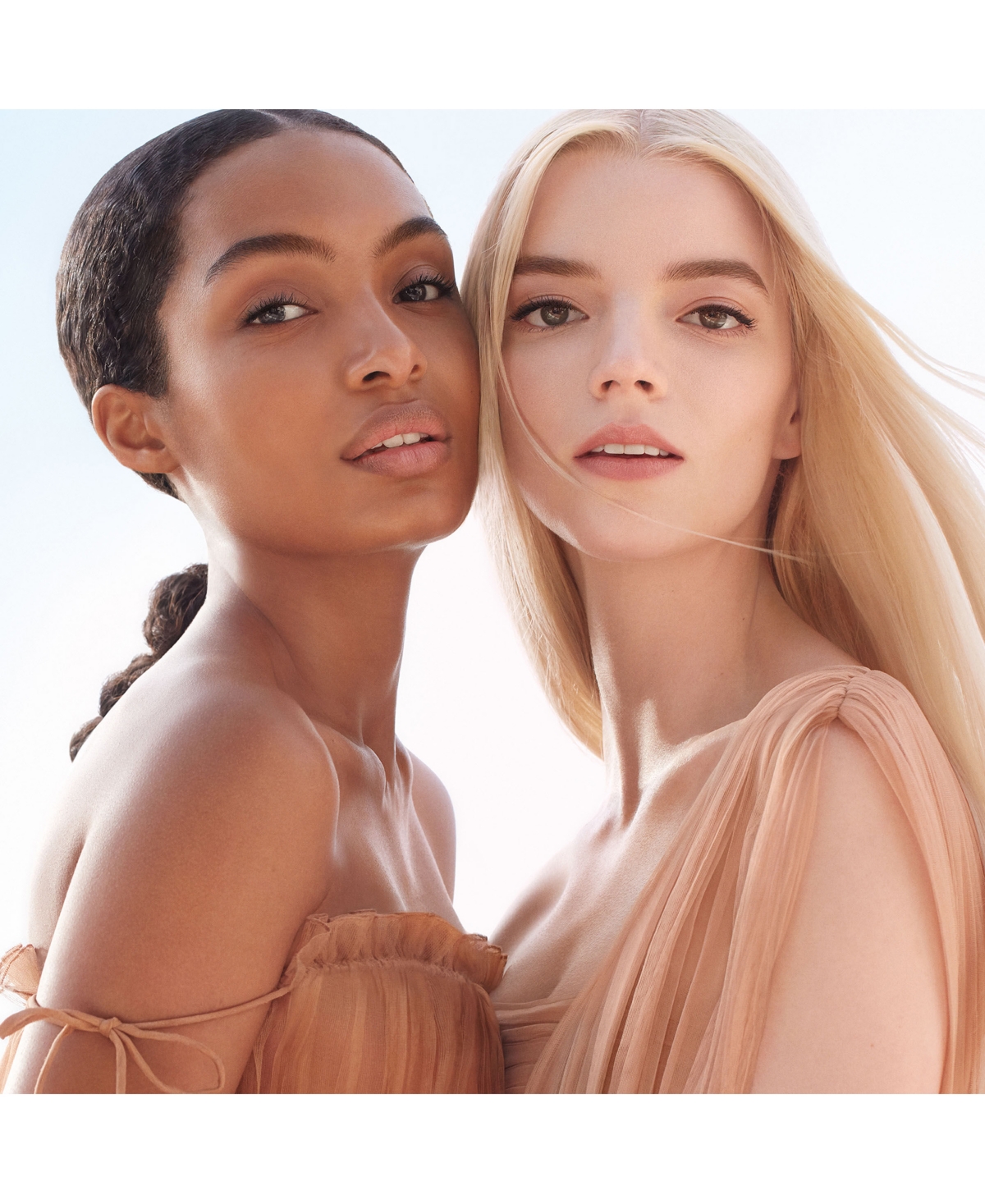 Shop Dior Forever Skin Glow Hydrating Foundation Spf 15 In Warm Peach (light To Medium Skin With Wa