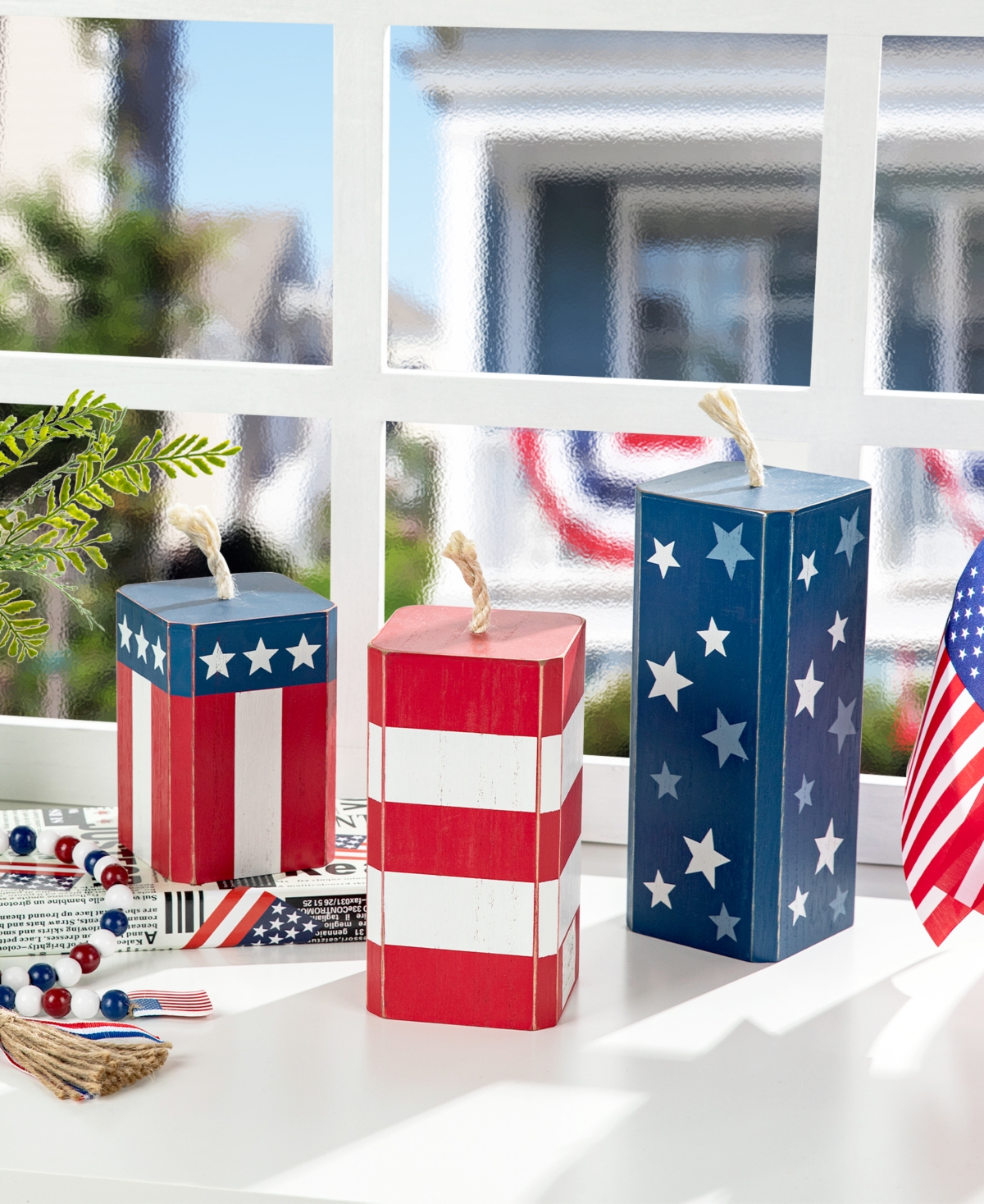 Glitzhome H Wooden Patriotic, Americana Firecracker Table Decor