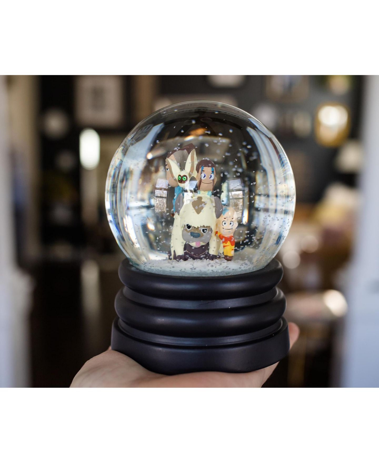 Детские фигурки Surreal Entertainment Avatar: The Last Airbender Snow Globe Collectible Display Piece 6 Inches Tall, цвет: Белый — фото 7