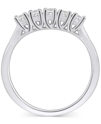 Diamond Five Stone Wedding Band (1/2 ct. t.w.) in 14k Gold