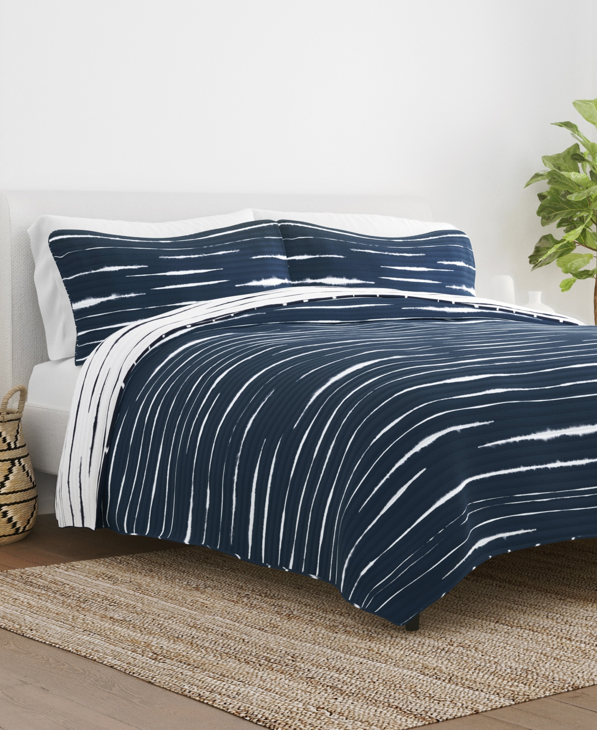 Ienjoy Home All Season 3 Piece Horizon Lines Reversible Quilt Set, King/california King In Navy