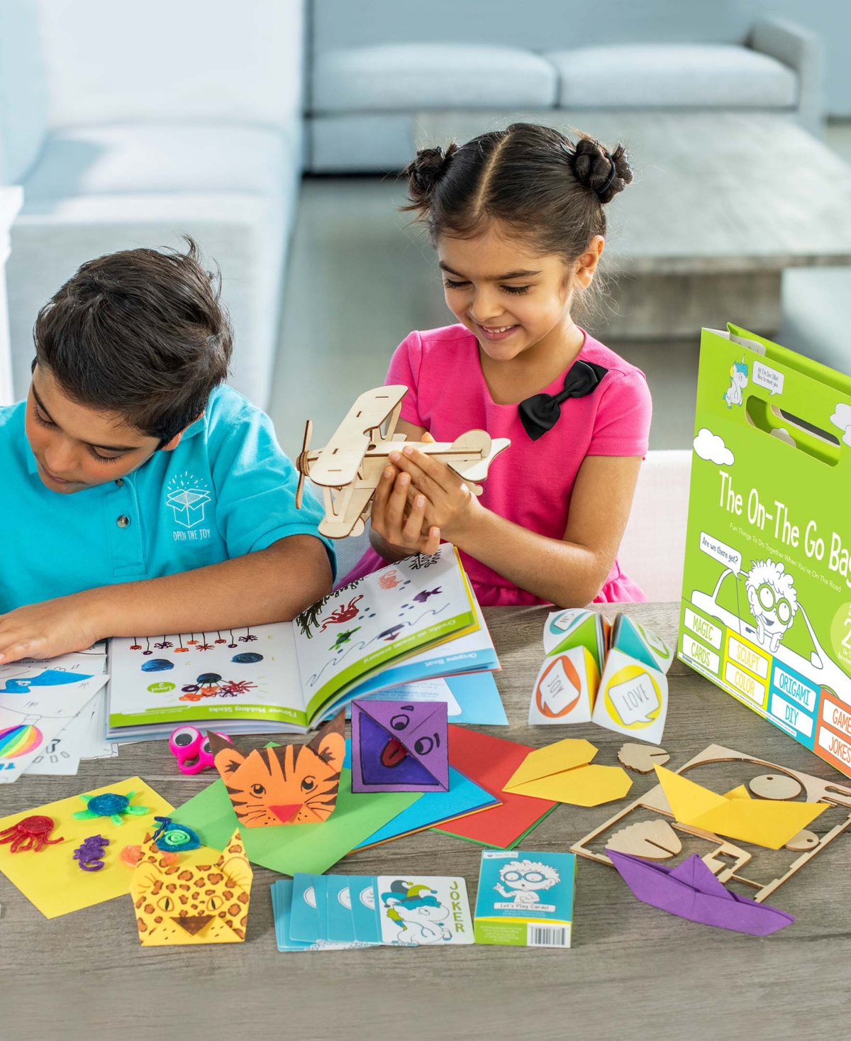 OPEN THE JOY ON-THE-GO ACTIVITY BAG 
