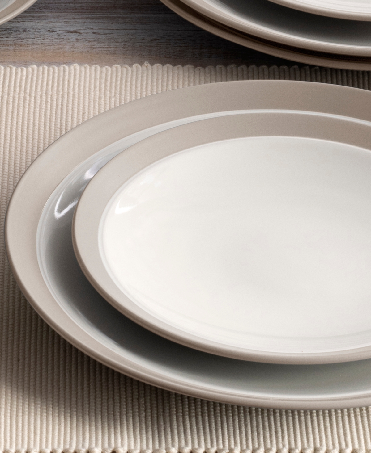 NORITAKE COLORWAVE CURVE 16 PC. DINNERWARE SET, SERVICE FOR 4 