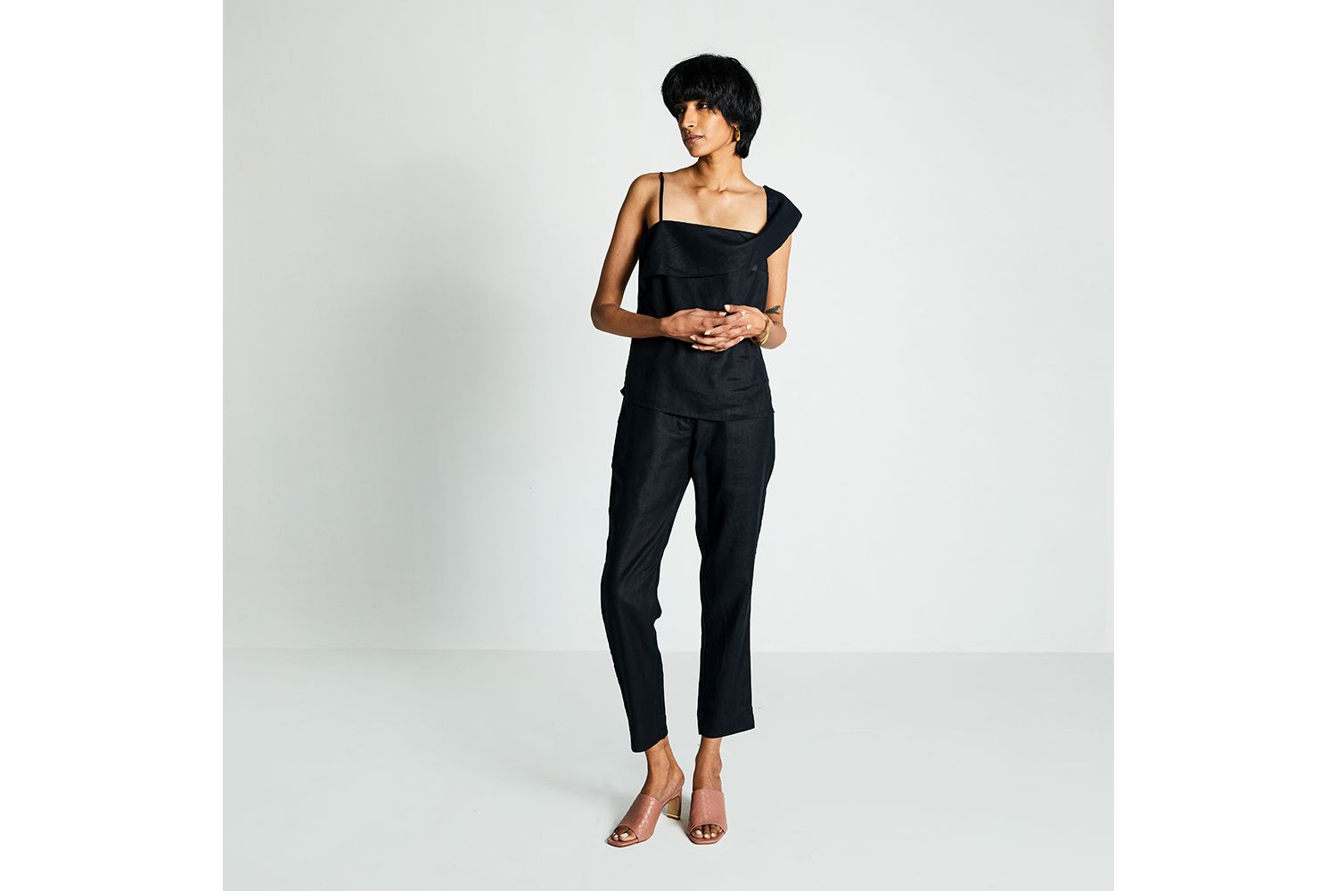 Women's The Wandering Wave top Black