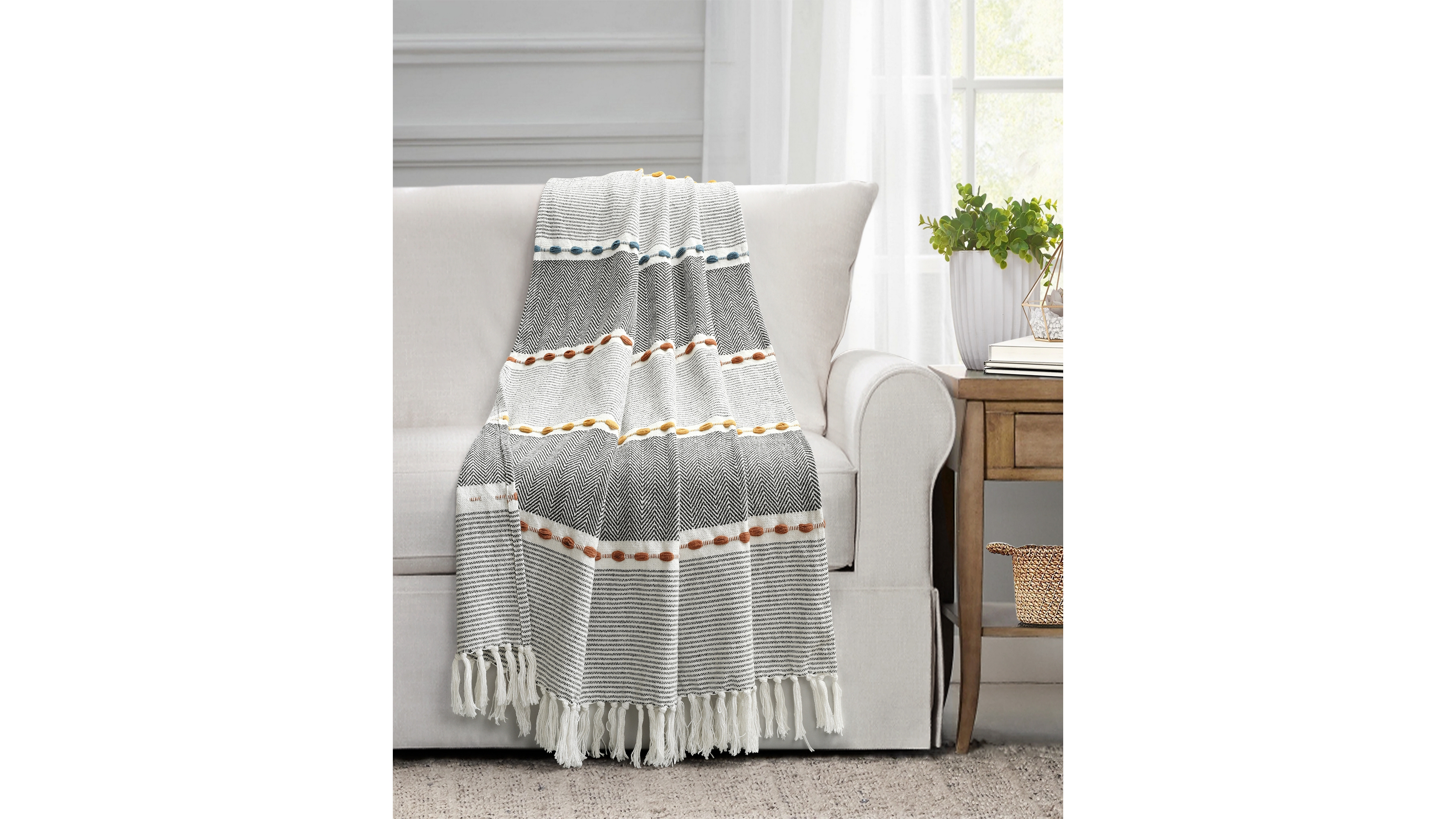Lush Decor Herringbone Stripe Yarn Dyed Cotton Woven Tassel Throw, 50" x 60"