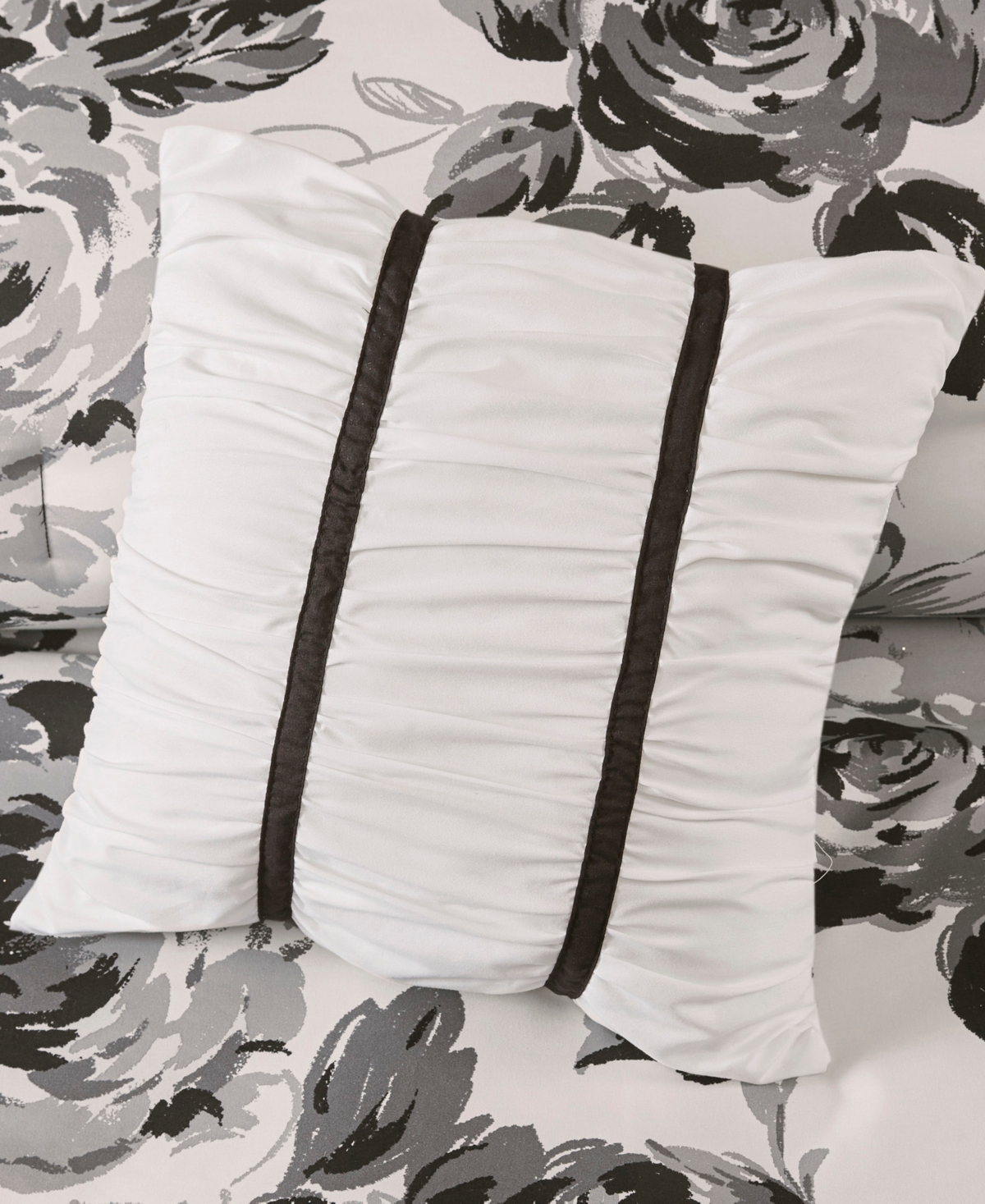 Shop Intelligent Design Dorsey Floral 4-pc. Comforter Set, Twin/twin Xl In Black,white