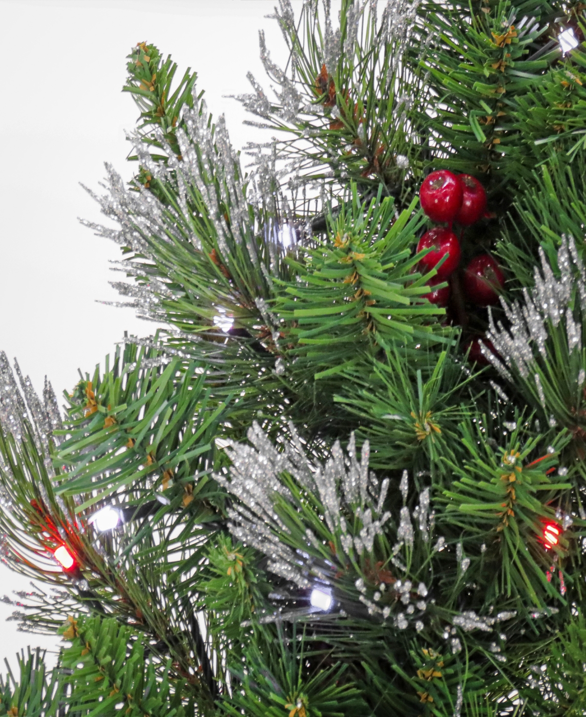 National Tree Company 30" Crestwood Spruce Wreath With Twinkly Led Lights In Green