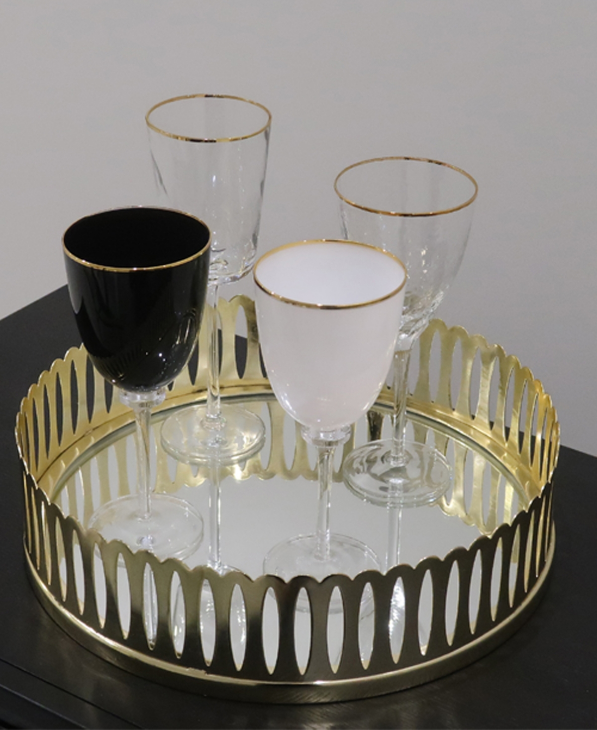 CLASSIC TOUCH ROUND MIRROR TRAY WITH DESIGN, 13.75" D 