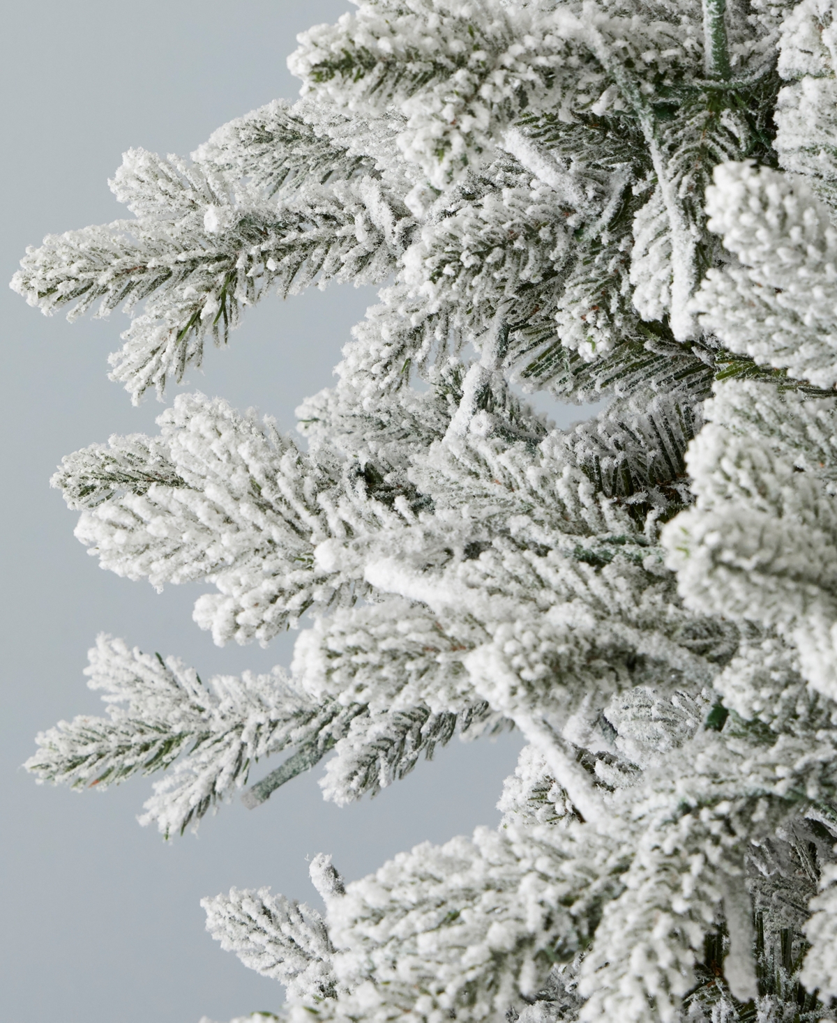 Shop Seasonal Dandan Flocked Pine 9' Pre-lit Pe Mixed Pvc Garland With 560 Tips, 300 Warm Led Lights In White