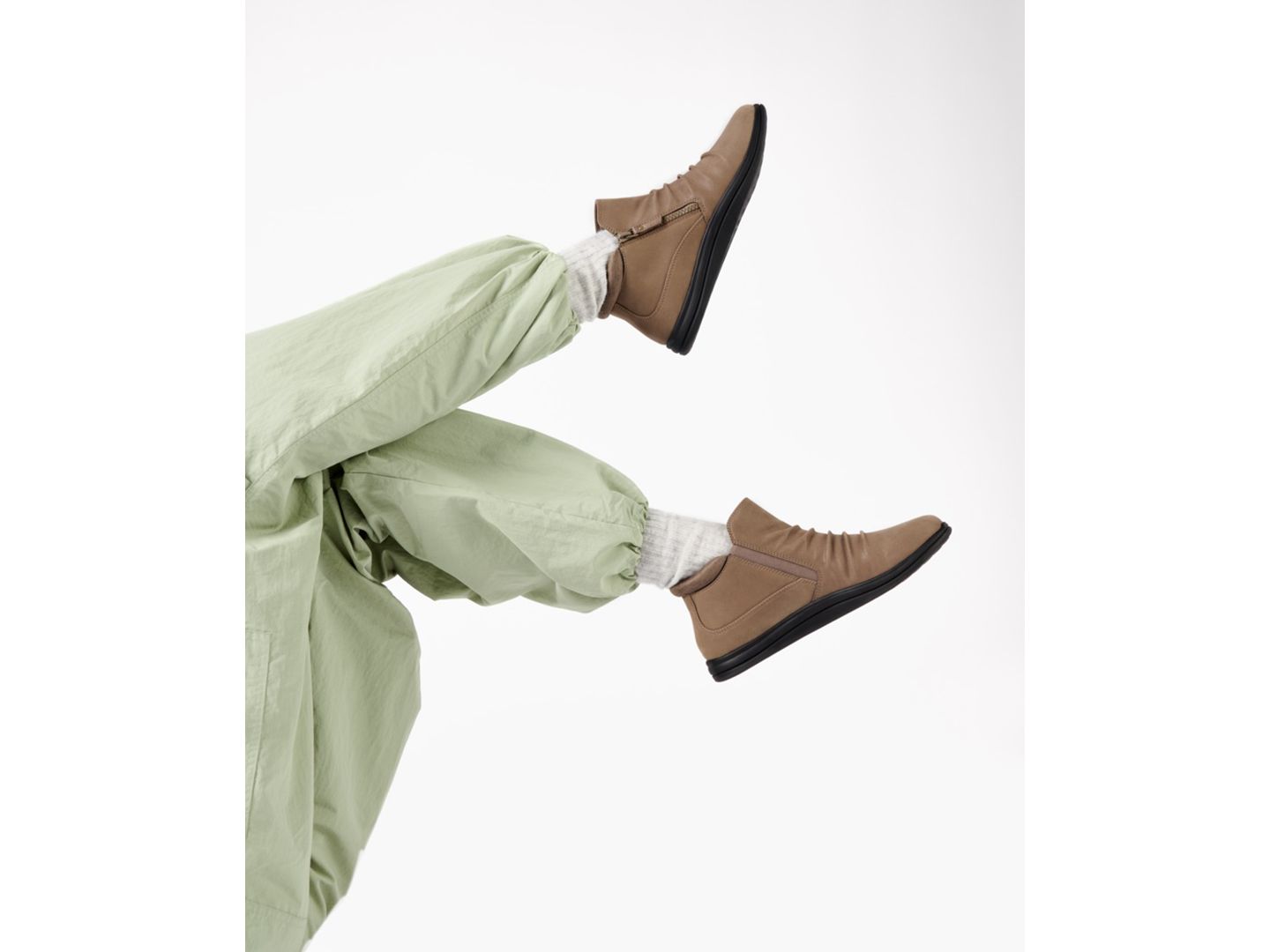 Женские ботинки Clarks Breeze Range Ruched Ankle Booties, цвет: Чёрный — фото 6