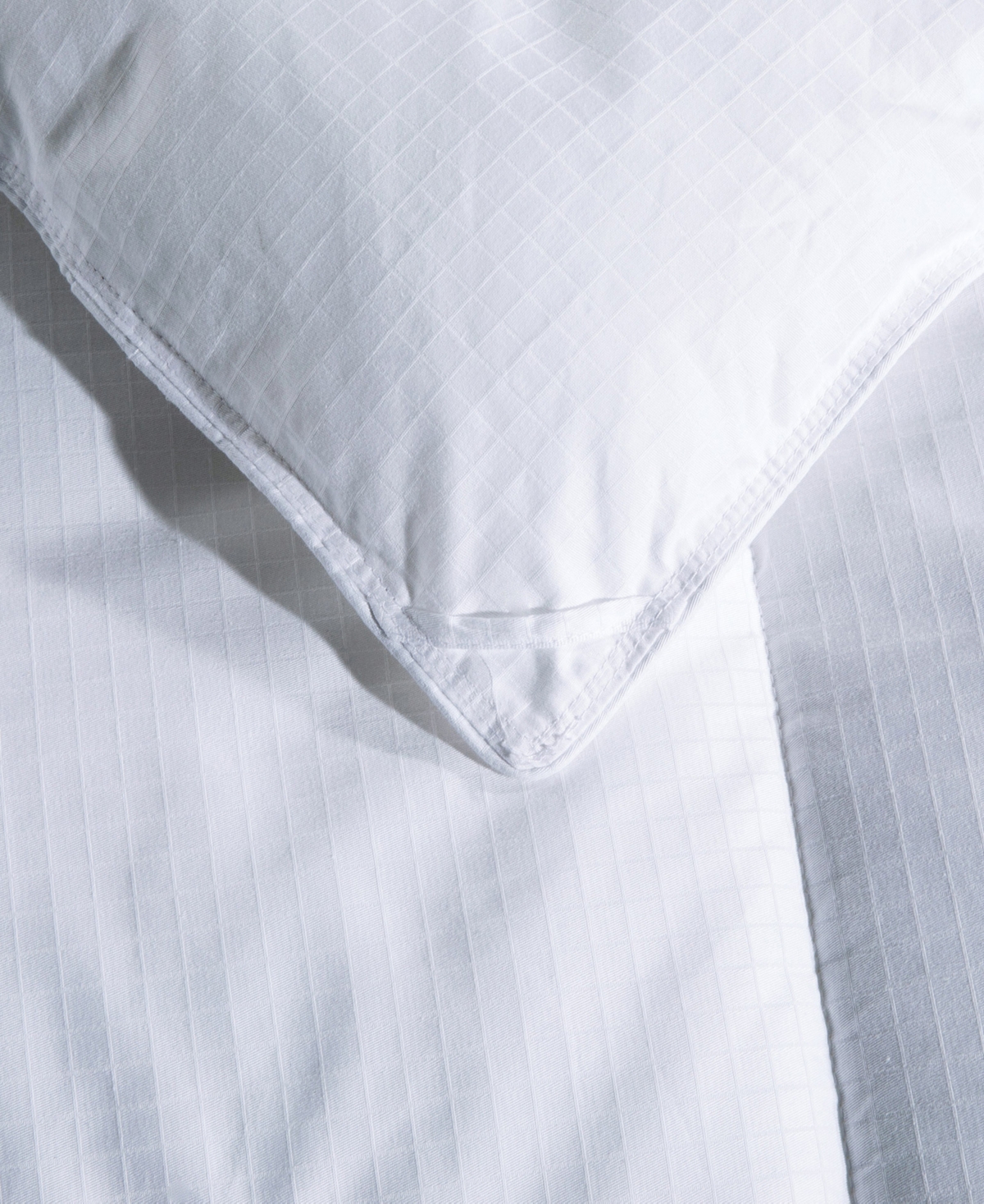Unikome Cozy All Season Down Alternative Comforter, Twin In White