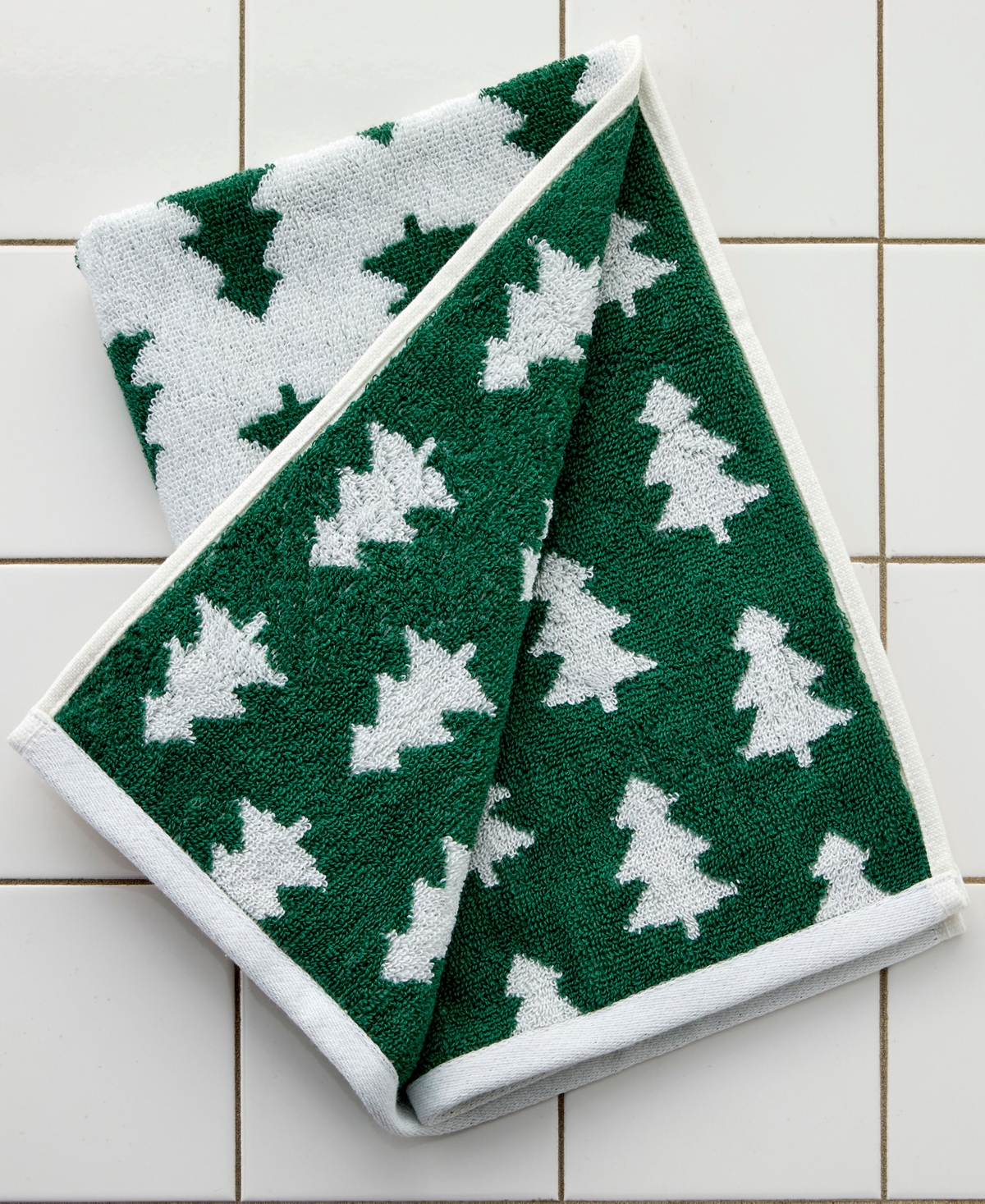 Skl Home Holiday Trees Cotton Bath Towel, 30" X 54" In Green