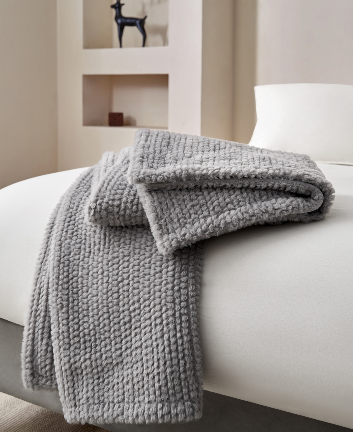 Royal Luxe Cozy Faux Fur to Mink Throw, 50" x 60''