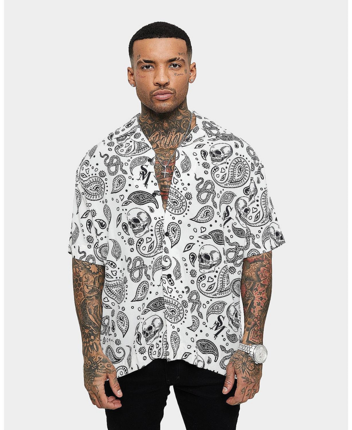 Men's Paisley Skulls Short Sleeve Button Up Shirt - White/black