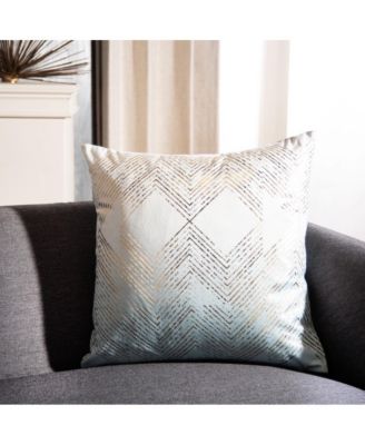 Sarla 18" x 18" Pillow