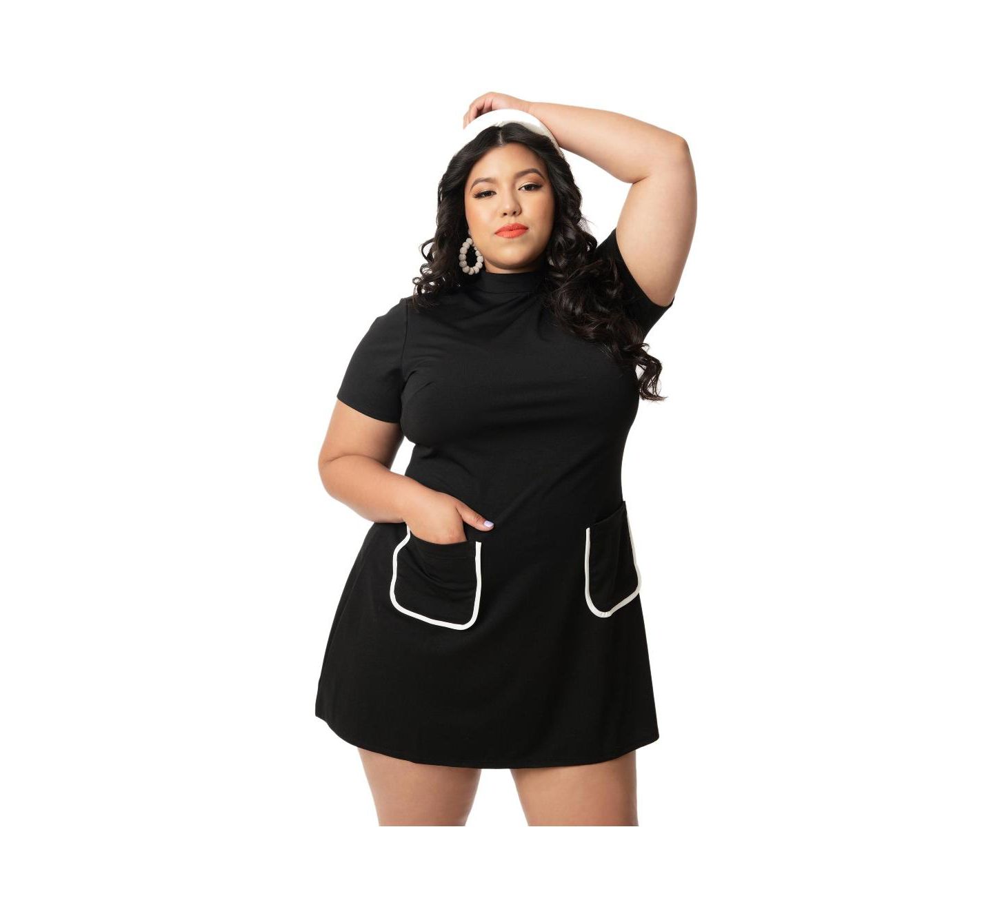 Женское платье Smak Parlour Plus Size Mock Neck Short Sleeve Wave Maker Shift, цвет: Чёрный — фото 1
