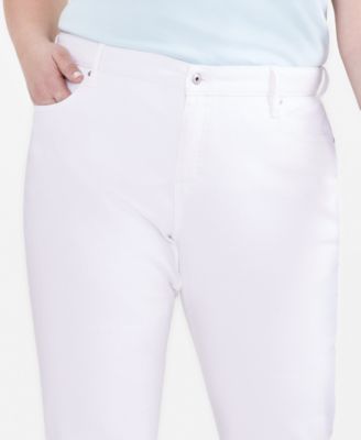 Plus Size Mid-Rise Curvy Capri Jeans