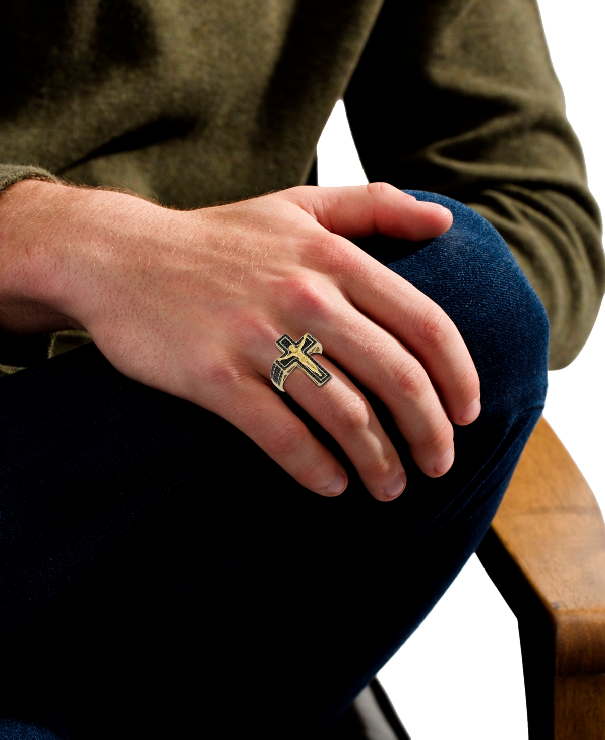 Men's Black Diamond Pave Crucifix Ring (3/4 ct. t.w.) in 10k Gold