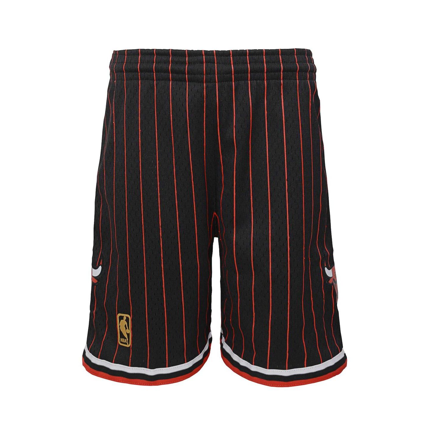 Шорты Mitchell & Ness Black Chicago Bulls Hardwood Classics Swingman Shorts для мальчиков — фото 3