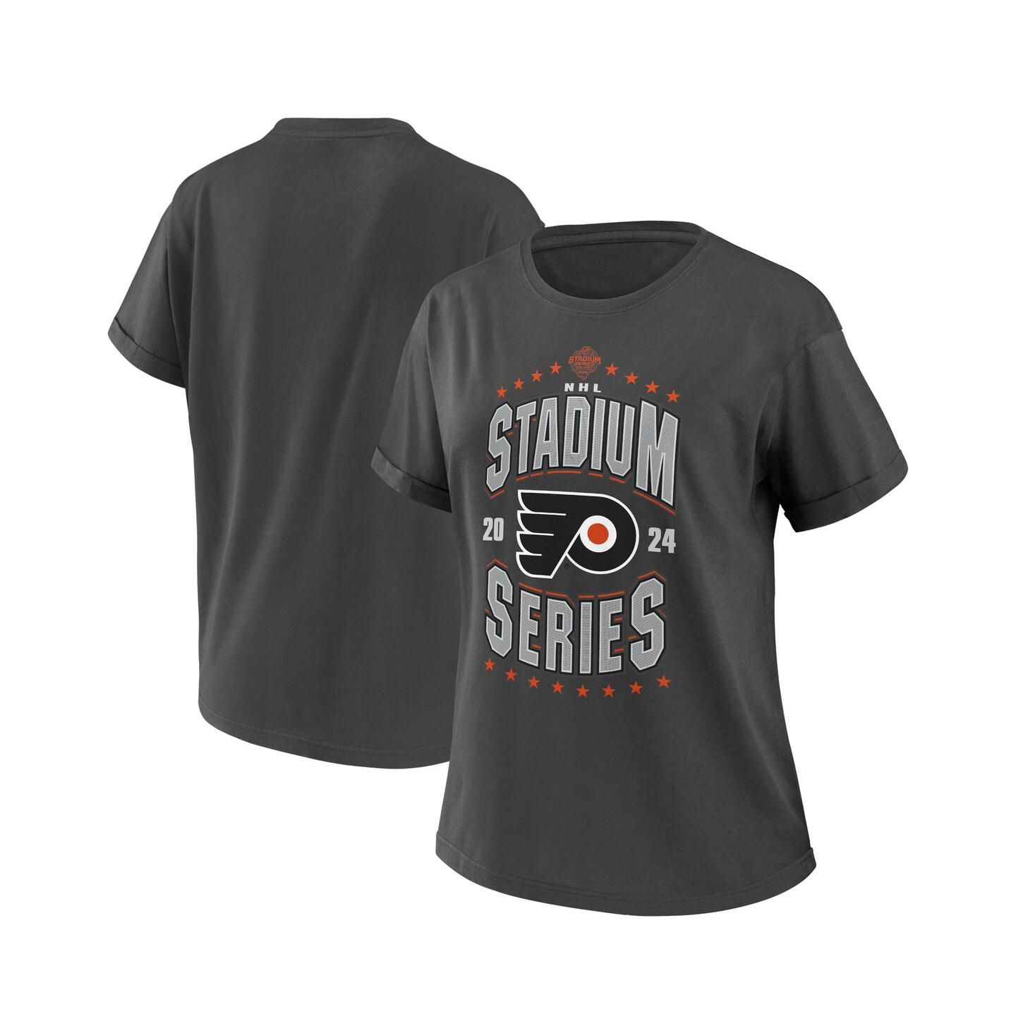 Женская футболка WEAR by Erin Andrews Charcoal Philadelphia Flyers 2024 NHL Stadium Series Boyfriend — фото 1
