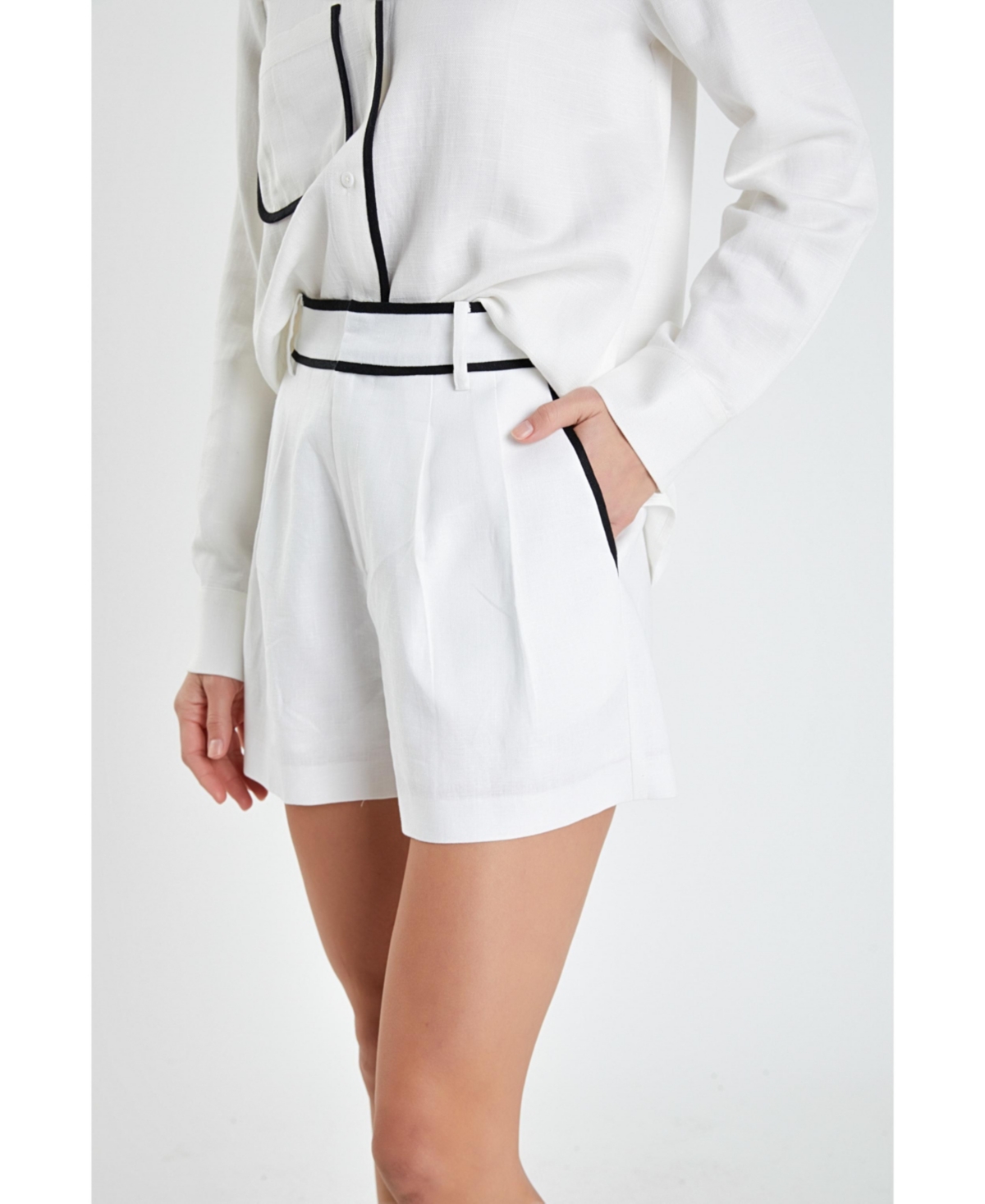 Women's Linen Binding Pointed Shorts - White