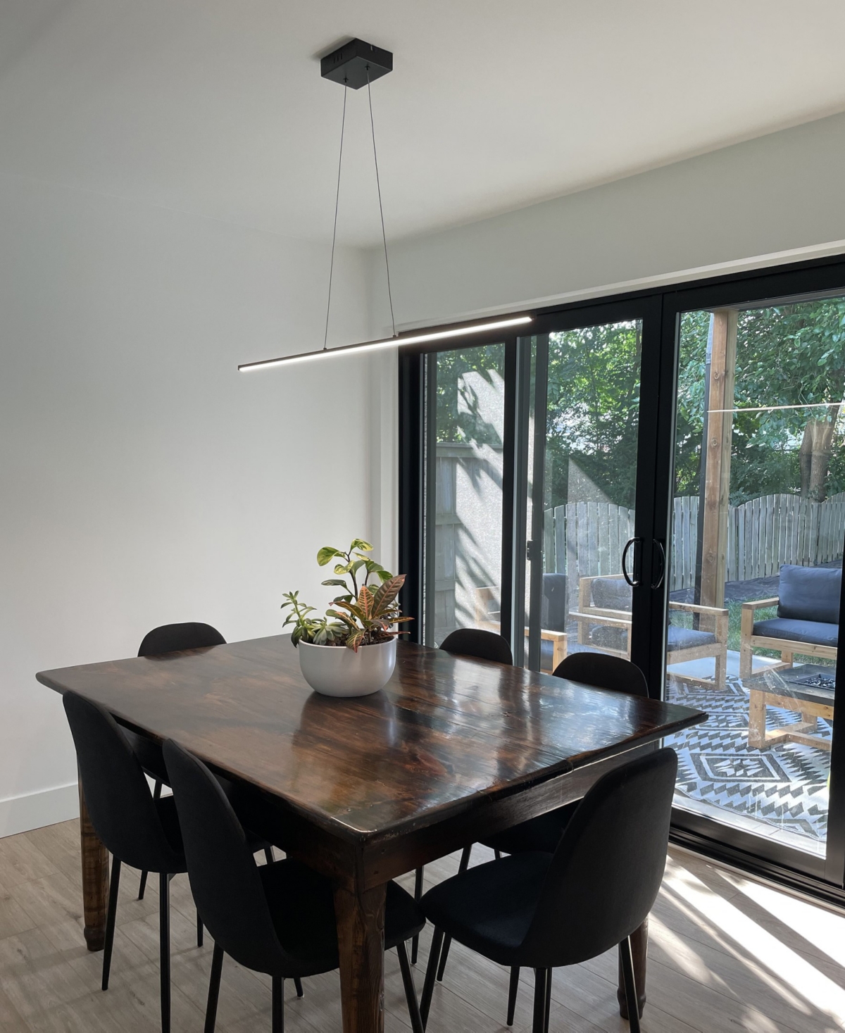 Dainolite 0.75" Metal Array 56w Led Horizontal Pendant With Acrylic Diffuser In Matte Black,white
