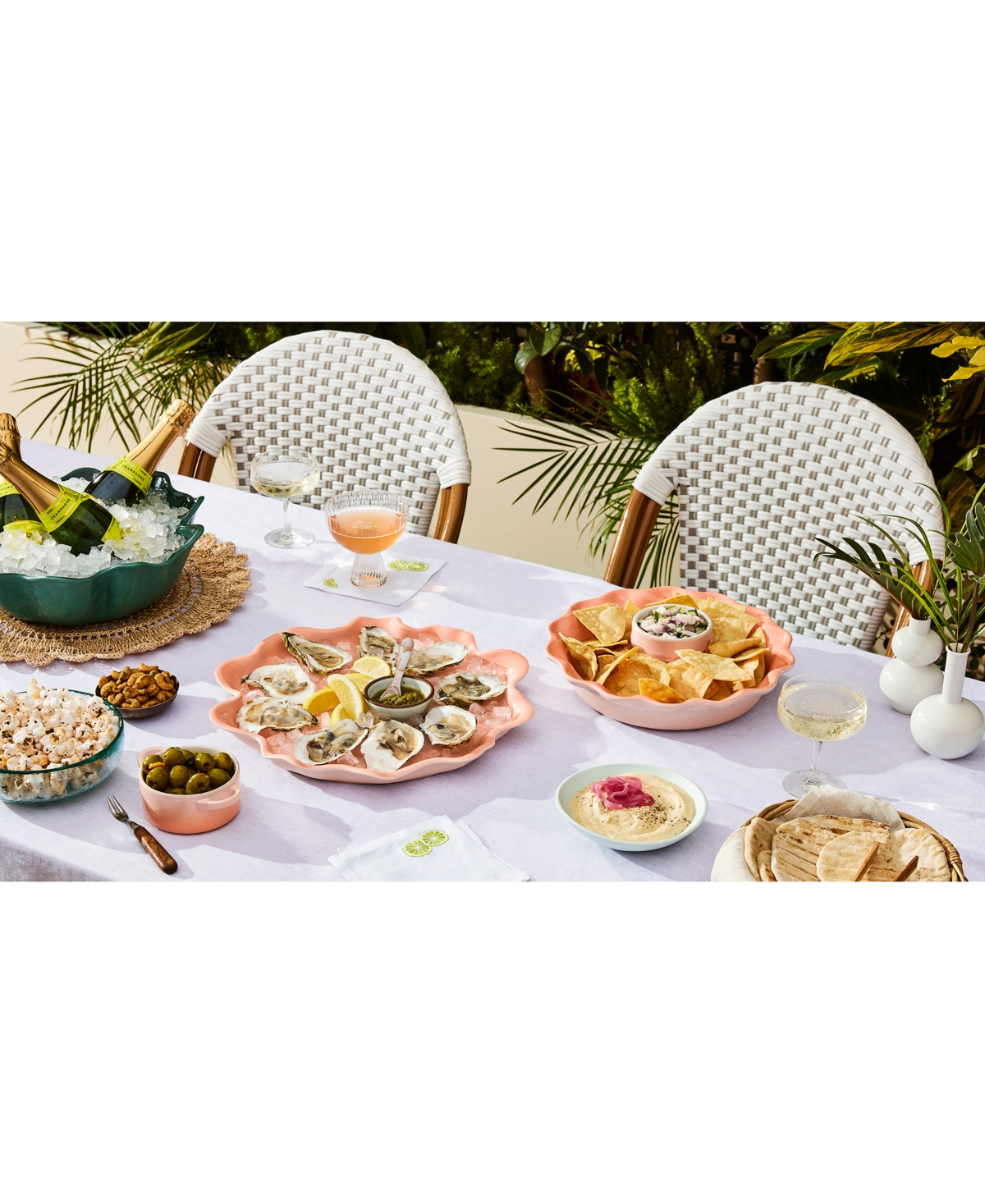 Le Creuset Iris Stoneware Ruffle Serving Bowl In Peche