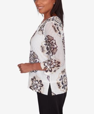 Women's Opposites Attract Medallion Textured Crew Neck Top
