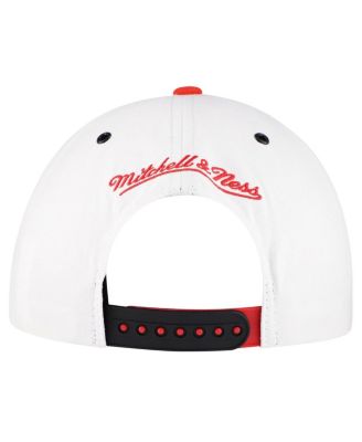 Mitchell Ness Men's White Chicago Bulls Day 4 Snapback Hat