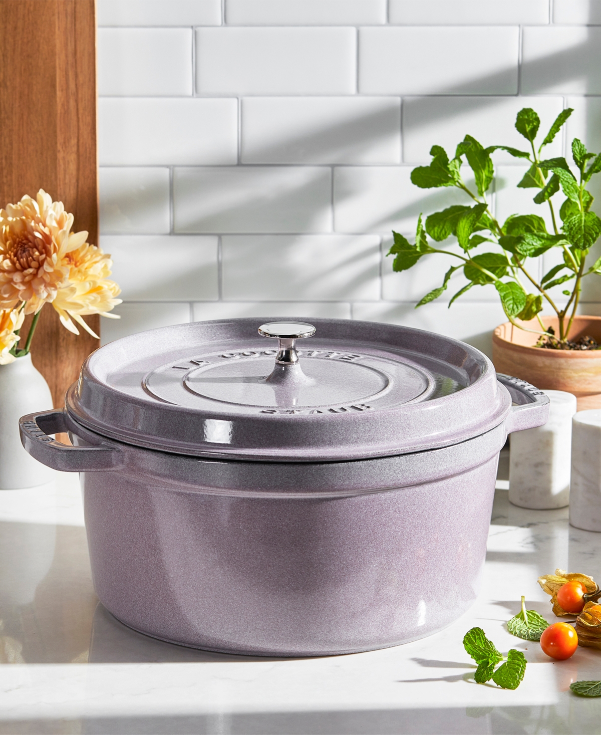 Staub 5.5-quart Enameled Cast Iron Dutch Oven In Lilac