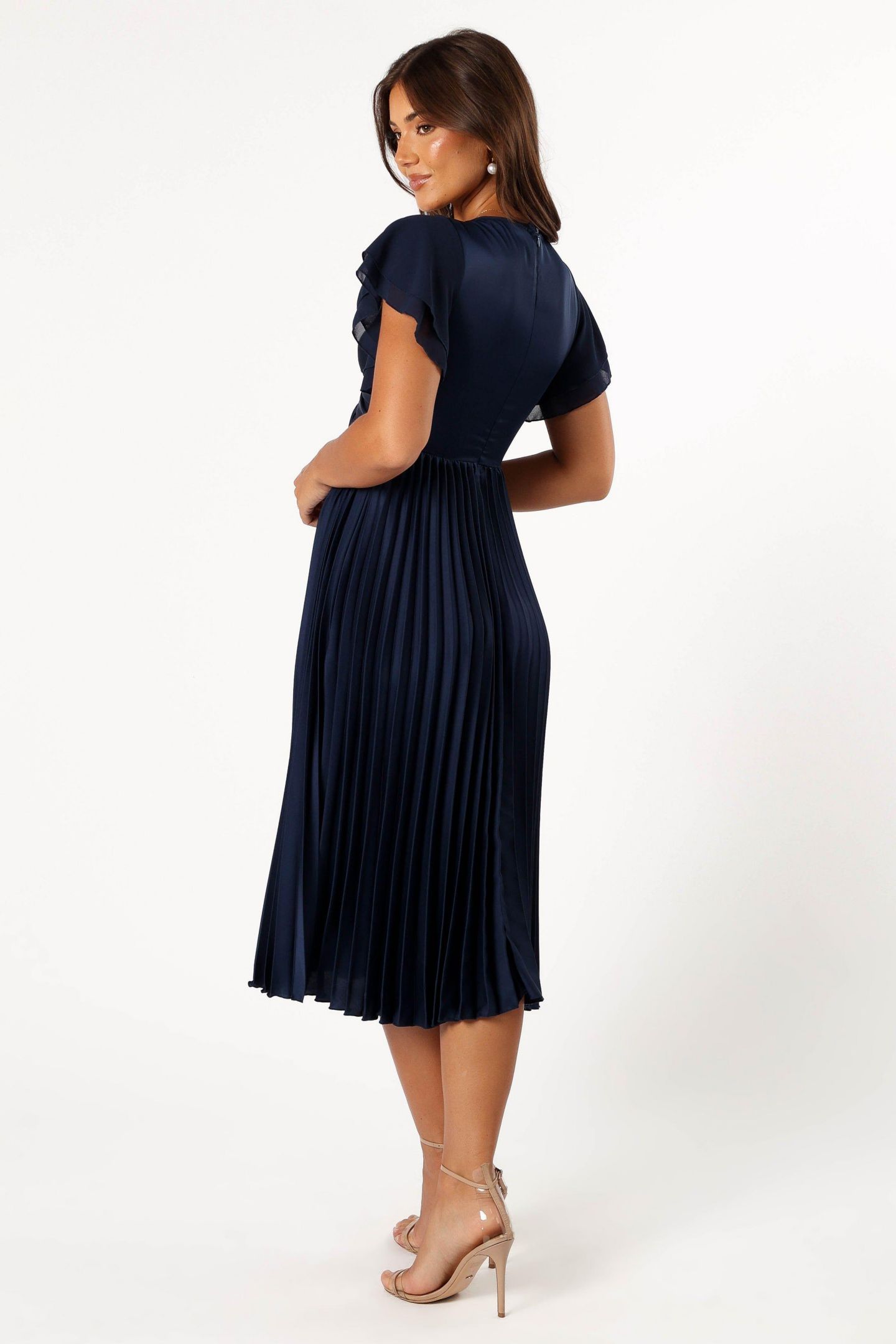 Женское платье Petal and Pup Nova Flutter Sleeve Midi, цвет: Тёмно-синий — фото 4