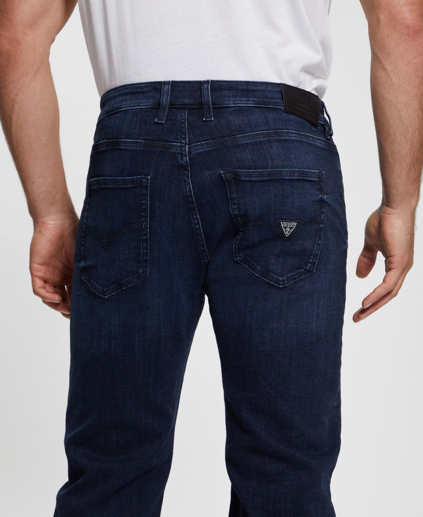 Мужские джинсы GUESS Dark Wash Regular Straight, цвет: Тёмная варка — фото 5