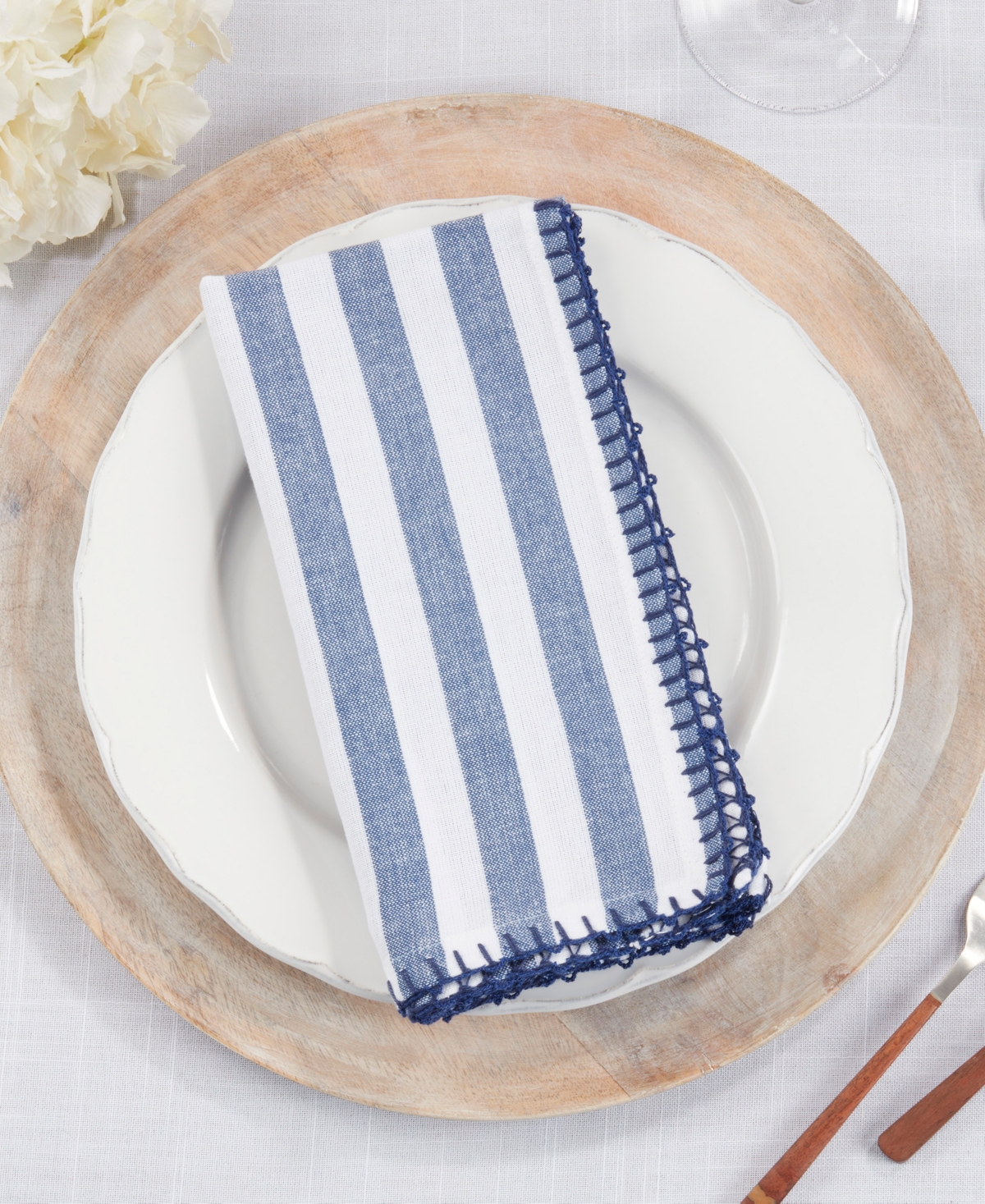 Saro Lifestyle Lively Pompom Border Striped Napkin Set Of 4,20"x20" In Blue