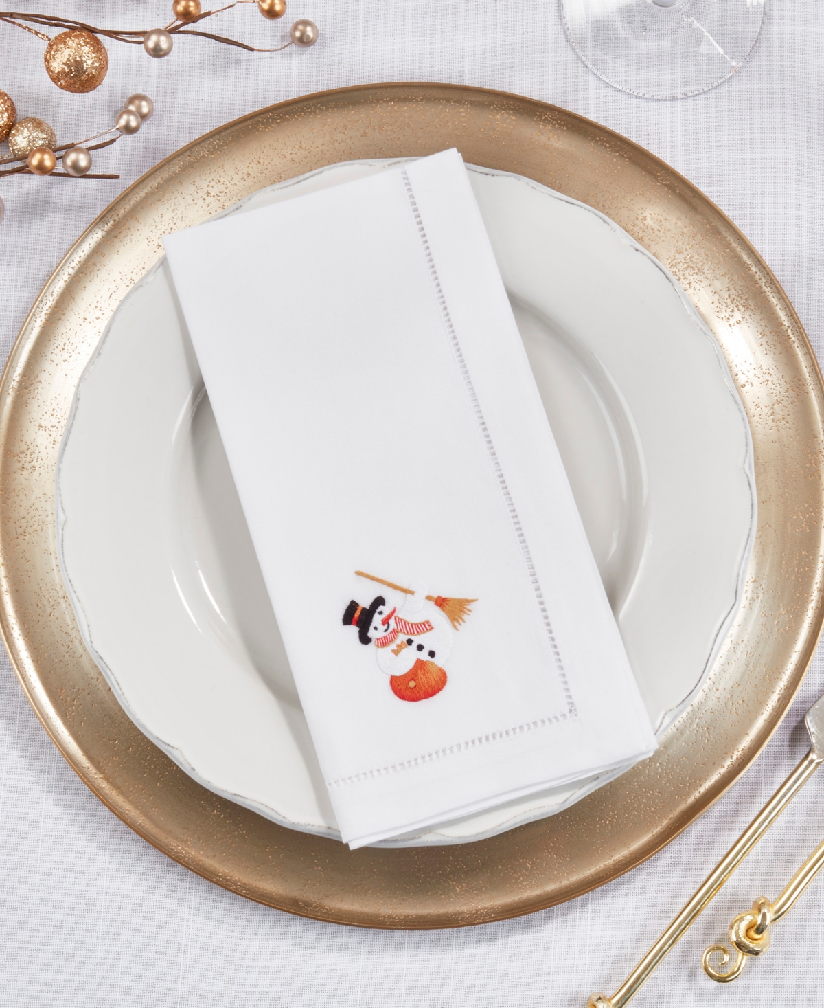 Saro Lifestyle Frosty Embroidered Snowman Napkin Set Of 6, 20"x20" In White