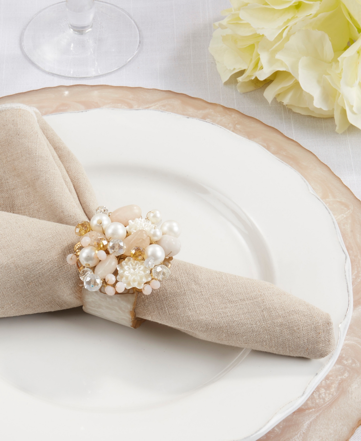 Saro Lifestyle Beaded Radiance Resin Napkin Ring Set Of 4 In Ivory