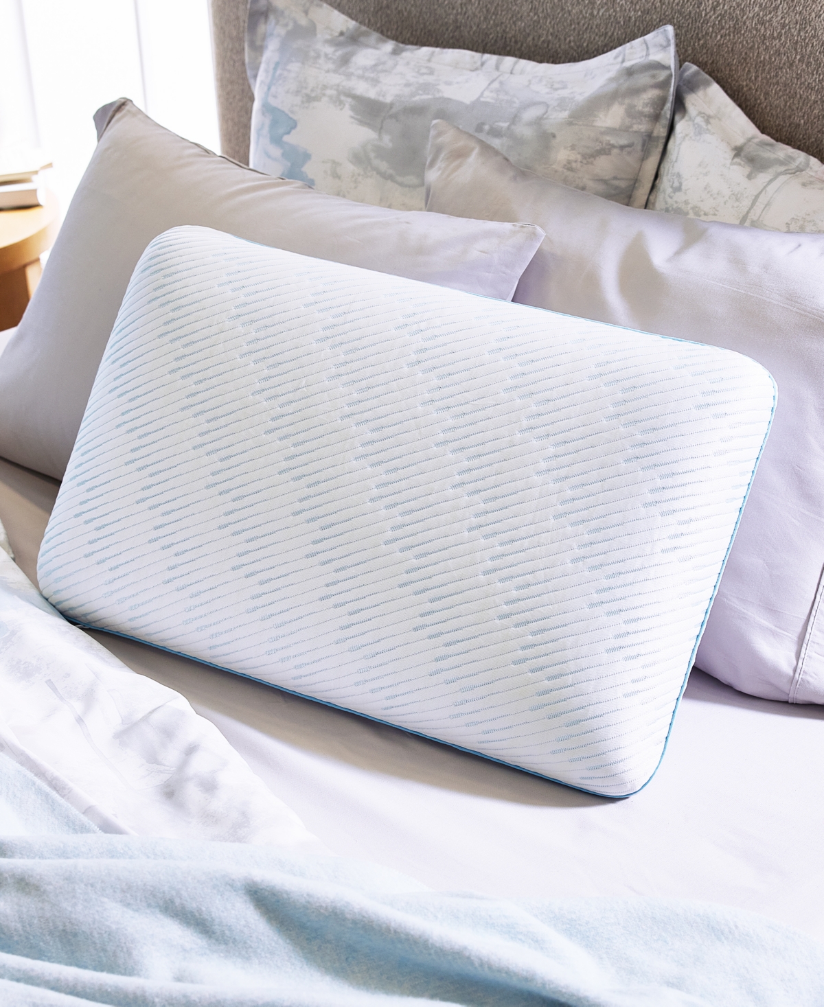 Serta Soothing Cool Gel Memory Foam Pillow, Queen In White