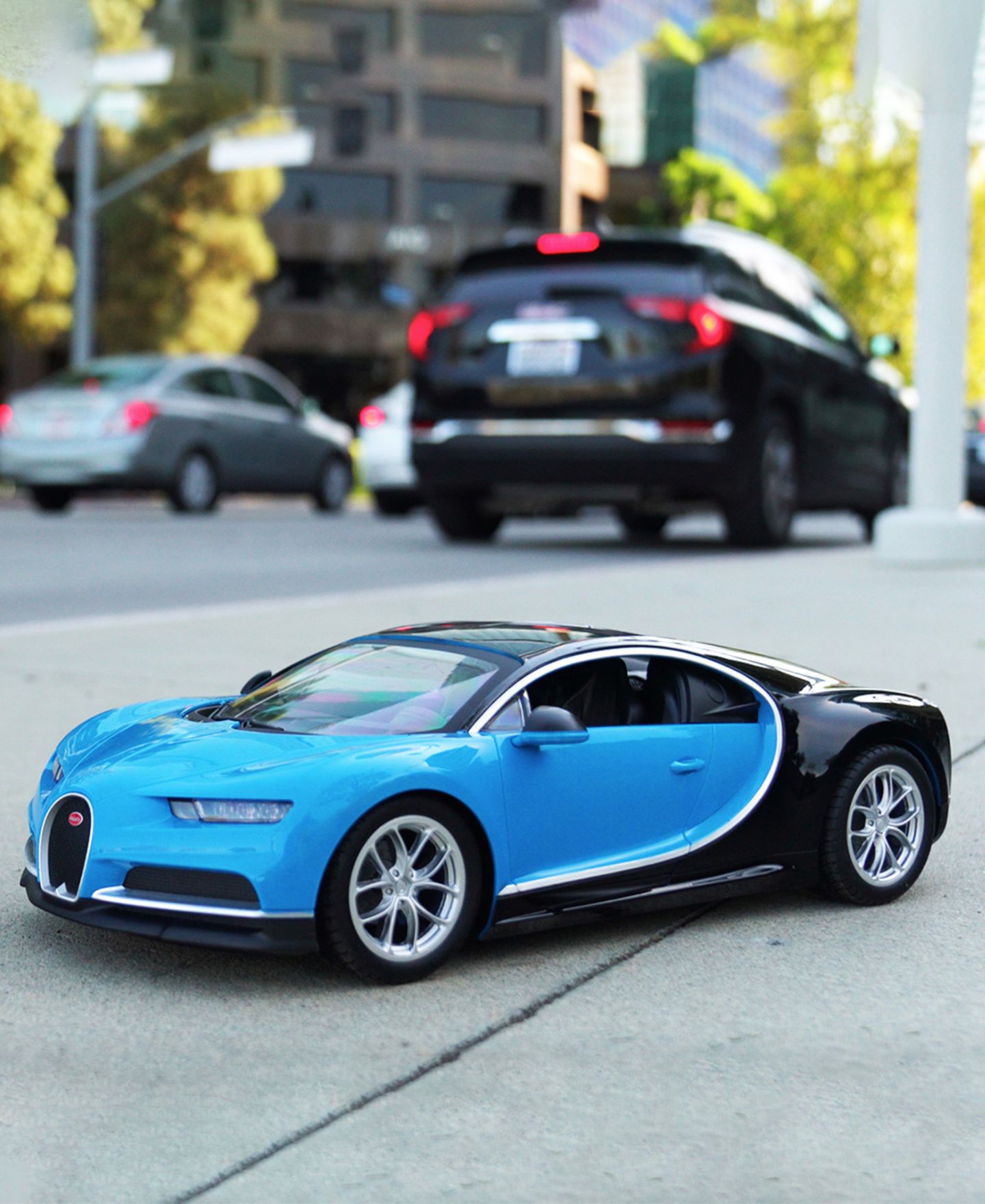 Детская игрушка World Tech Toys 1:10 Scale Bugatti Chiron Electric RTR RC Car — фото 2